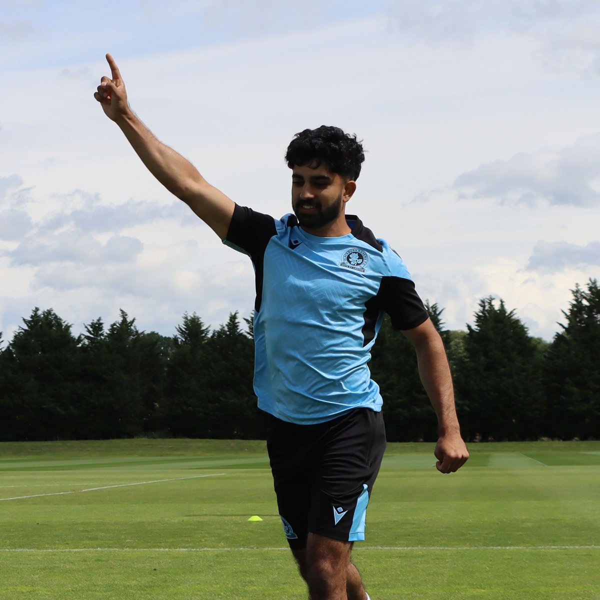 Rovers's tweet photo. 🙋‍♂️ Hands up, who's joining us in Accrington today?

#ACCvROV | #Rovers 🔵⚪️ https://t.co/SnrrEd6ijR