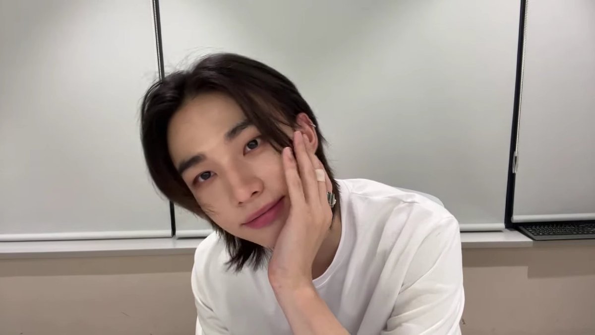 hyunjin pics tweet media