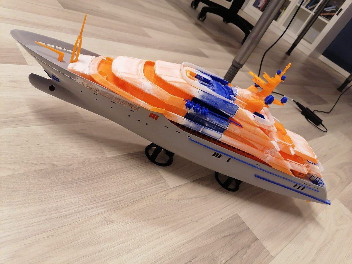 ff3dprinters's tweet image. ⚡️Megayacht is coming alive! Eetu has brought this stunning masterpiece to life using the Flashforge #CreatorPro2 and PLA filament. With over 90 meticulously printed parts and an impressive length of 68cm, all the waiting was definitely worth it! Congrats🥰.