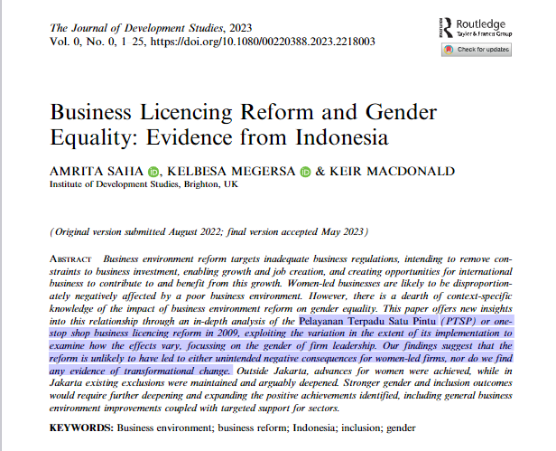 New in #JDevStudies: <a href="/amritasaha/">Amrita</a> <a href="/KelbesaMegersa/">Kelbesa Megersa</a> &amp; <a href="/KeirMacdonald4/">Keir Macdonald</a> examine  impacts of a business licensing reform "PTSP" on gender equality in 🇮🇩

--> Results suggest no adverse effects - but also no transformational effects

<a href="/IDS_UK/">Institute of Development Studies</a> <a href="/Ecorys/">Ecorys</a> #OpenAccess

doi.org/10.1080/002203…