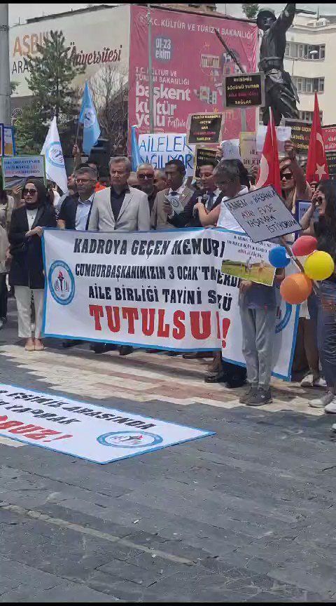 Haklı mücadelemiz için buradayız. Aile toplumun temelidir. Eş durumu en önemli mazeretlerden biridir. Aileyi korumak için süre şartı olmadan Eş durumu vermek elzemdir. <a href="/Yusuf__Tekin/">Yusuf Tekin</a> 
<a href="/tcmeb/">Millî Eğitim Bakanlığı</a> 
#UlustaAileBirliği