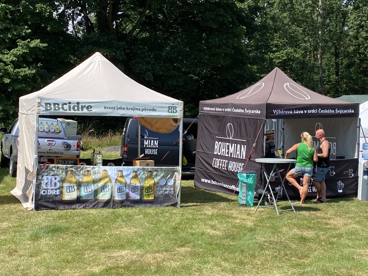 V dobré společnosti, takže #Easterntunes v Mikulášovicích může začít. Těšíme se během dne na vás…