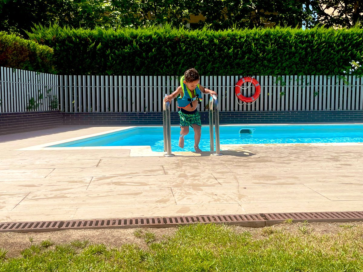 kunta_kinte1983's tweet photo. Una mica de bixicleta passant pel Tibi i després piscineta bona! No se si és el canvi climàtic o que m’estic fent gran, però fot una calor horrible 🥵 https://t.co/YlTbDVFoZf