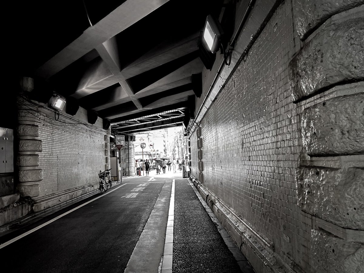 toto_graphy's tweet image. おつかれさまでした☺️今日は新橋も暑くて今年いちばん汗💦かいてしまった😅でも撮影はすごく楽しかった♪ #dailysnap #新橋ガード下 #photographer #写真撮るのがすき