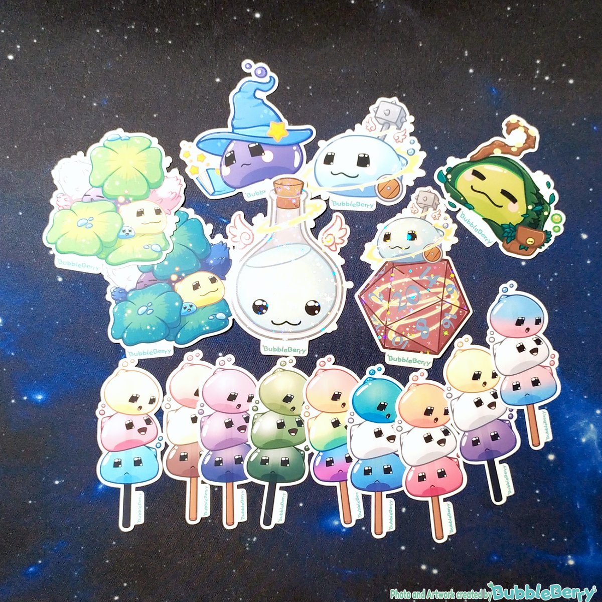 Das Shop update ist live!
Gönnt euch neue Slimes! Alte Slimes! Dango Slimes! und Bebe Raptoren!
Der neue Cleric Slime und seine Blesspotion sind natürlich auch dabei!

Die Blöcke sind endlich da! 9x9 und A5 WUHU!
Münzen raus und da lang:
bubbleberryink.etsy.com