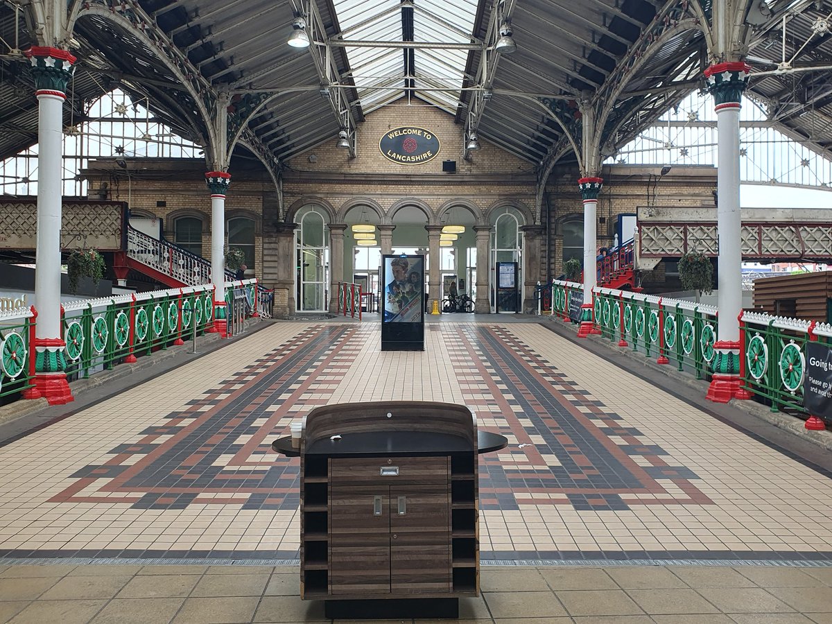 Prestonphonebox's tweet image. Nice walk round the city taking a few photos for #LancsPhotoFest #48hrs project with @EnjoyTheShowUK . Having a little stop at @cafunecafeuk for a well earned rest.