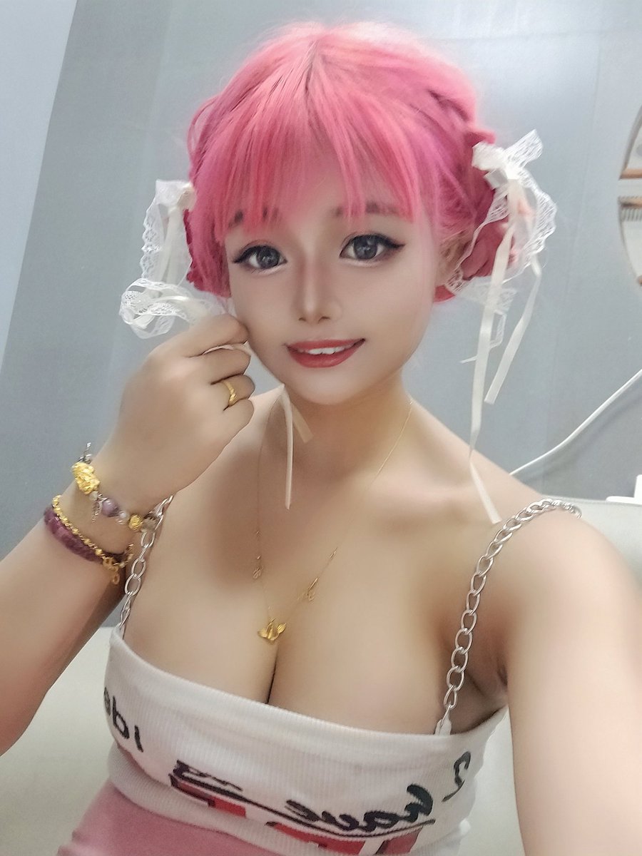 今日服裝～
飲料店開幕囉叫「小芸的茶」 
歡迎找我拍照打卡～
❤第二杯半價❤
地址 : 台中北區北平路二段102－23號
（搜尋清境堂中醫比較快）
等你們哦～～
#春麗造型
#第二杯半價 https://t.co/6vOlB9en09