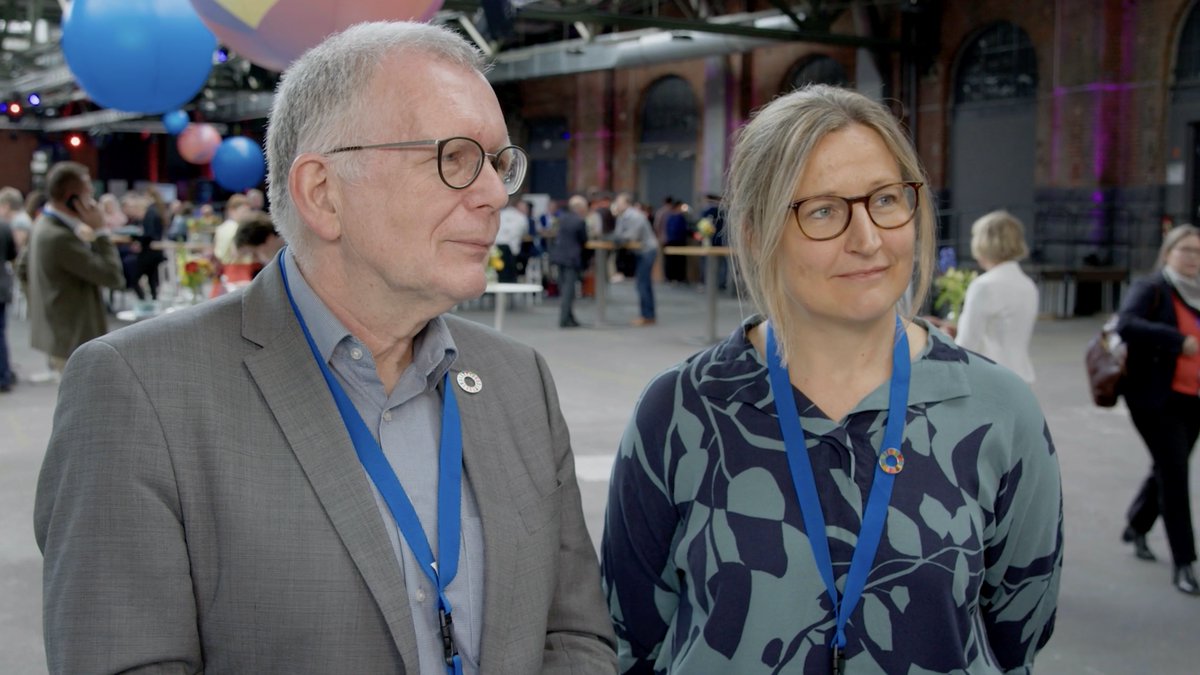 Martin Block und Miriam Schwarz stellten uns auf dem #DST23 die Servicestelle von <a href="/EngGlobal/">Engagement Global</a> vor. Dort können fördernde #Stiftungen, spendende Unternehmen oder Einzelpersonen maßgeschneiderte Vorschläge erhalten #StifterTV #Engagement

▶️ stifter-tv.com/deutscher-stif…