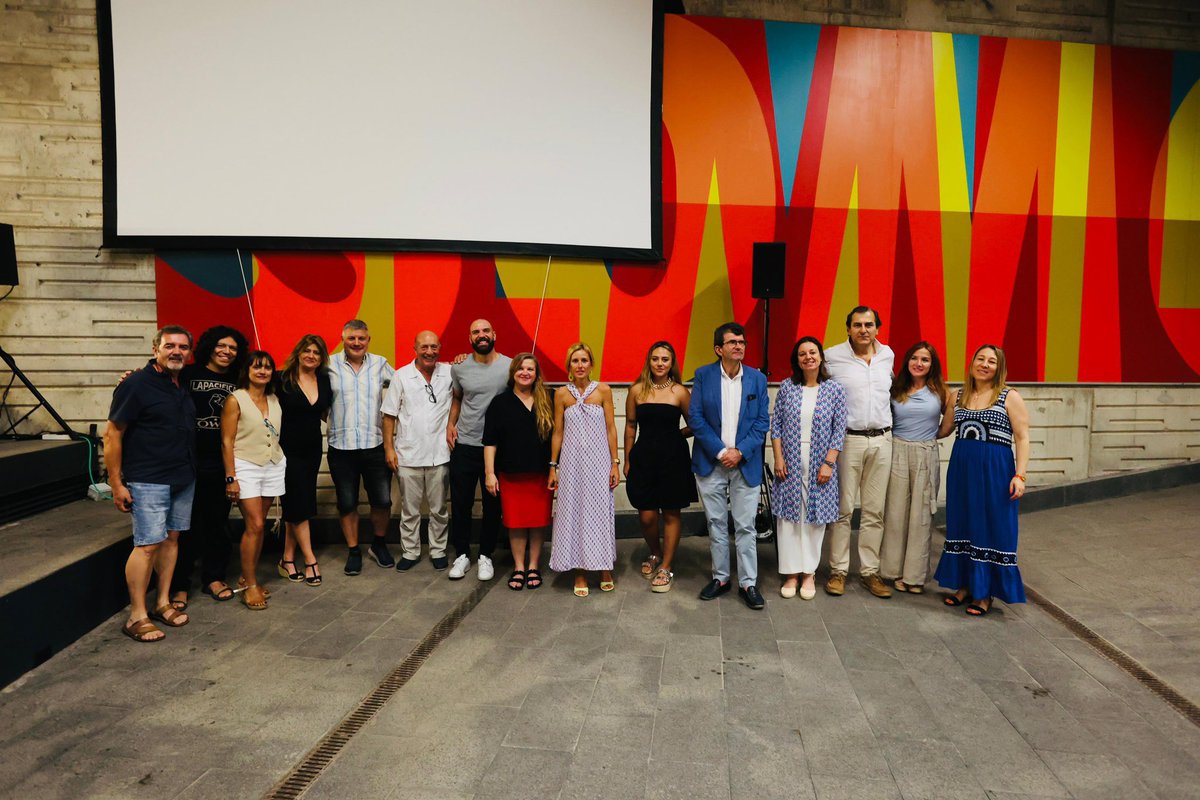ortiz_majose's tweet photo. Gracias @bartolomegj, Director General de Patrimonio Cultural @ComunidadMadrid por acompañarnos ayer en Fotonoche. Un lujo tenerte en #Alcobendas. Enhorabuena a todos los participantes 📸🤳 https://t.co/y5z7sMow0J