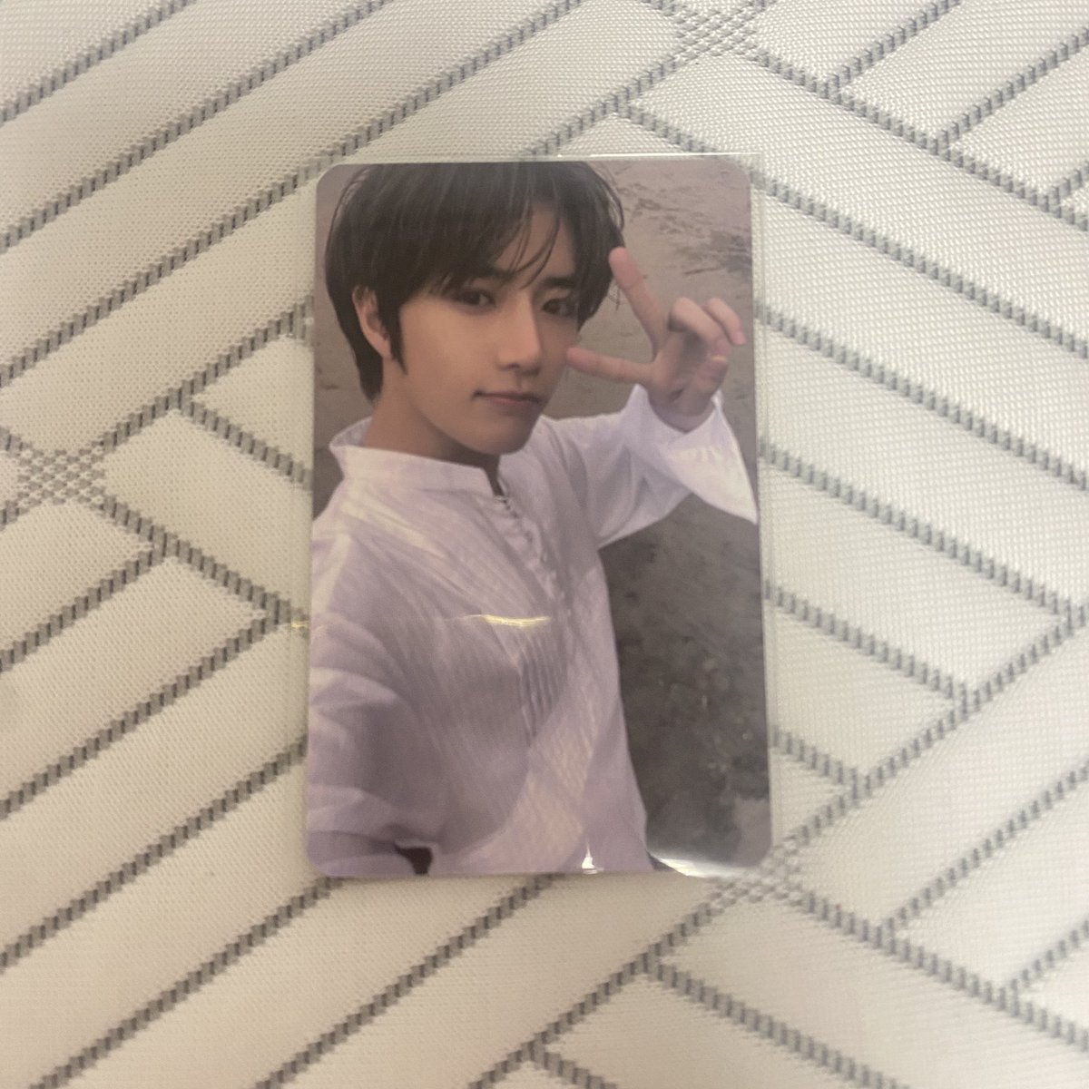 gyuuuu_131's tweet image. 사웨1차 범규 판매해요!!! 반택포 6800!!!! 덤 많이 드려야ㅣㅕㅕ #투바투포카 #최범규 #포카양도 #라자다 #사웨 #템테이션 #스밍합시다