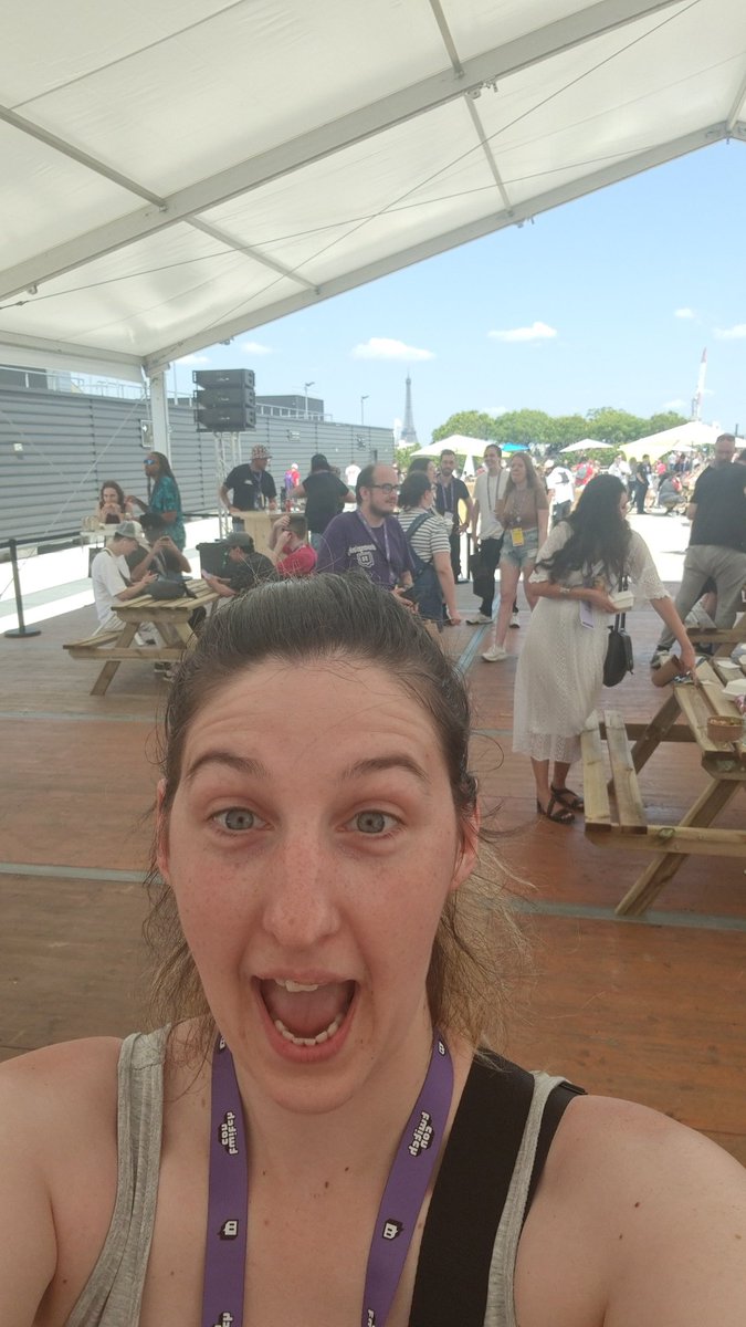 SeptemberRose21's tweet photo. On the roof with a beer at #TwitchConParis https://t.co/a2CqdlfefF