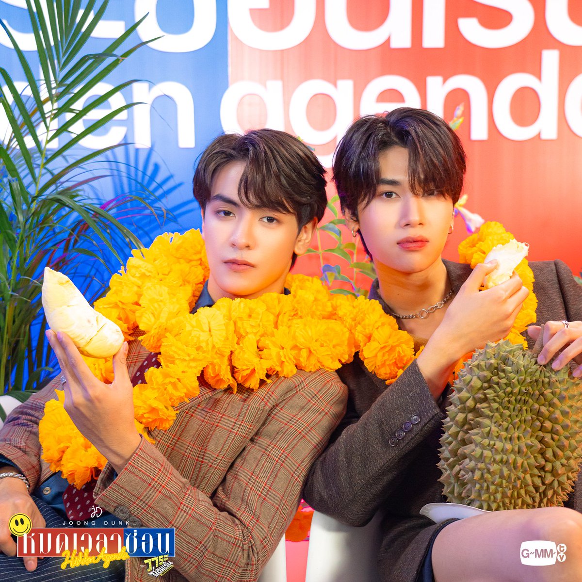 GMMTV's tweet photo. เอาภาพเบื้องหลังน่ารักๆ จากเพลง #หมดเวลาซ่อน ของจุง-ดัง มาฝากน้า🥰
พรุ่งนี้ฝากติดตาม #HiddenAgendaEP1 ด้วยนะคะ
กว่าจะถึงพรุ่งนี้ไปฟังเพลงรอกันก่อนนะ🫣

🔗  https://t.co/C6OpDBk13f

#HiddenAgenda
#GMMTV 
@ChenRcj @dunknatachai https://t.co/ENhq2h7GlP