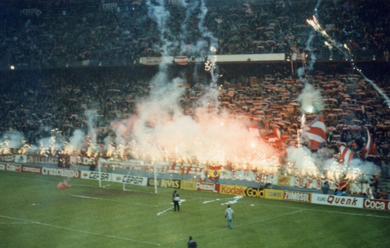 101ULTRAS's tweet image. 🇪🇦 El Derbi Madrileño [old school]
Atlético Madrid vs Real Madrid 1991/1992
Atlético Madrid vs Real Madrid 1994/1995
Atlético Madrid vs Real Madrid 1997/1998
Atlético Madrid vs Real Madrid 1999/2000