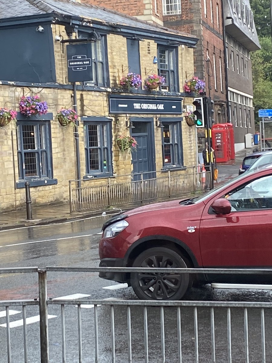 Waiting for you and Leask to walk out @reggiethomas138 🍻🏏❌