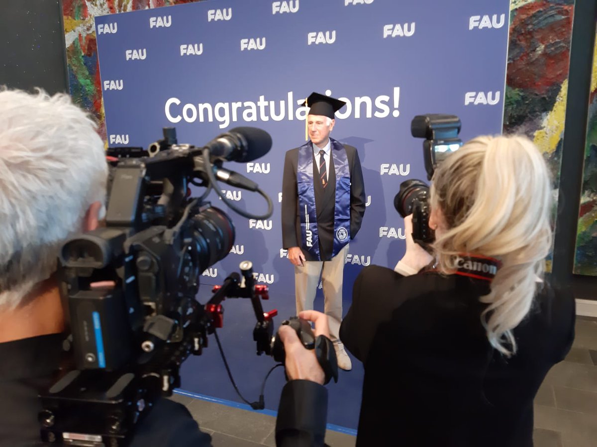 UniFAU's tweet photo. Nun geht's endlich los mit der Ehrung unserer #Promotionsjubilare. #FAU #FAUtogether https://t.co/UCT15g85iP