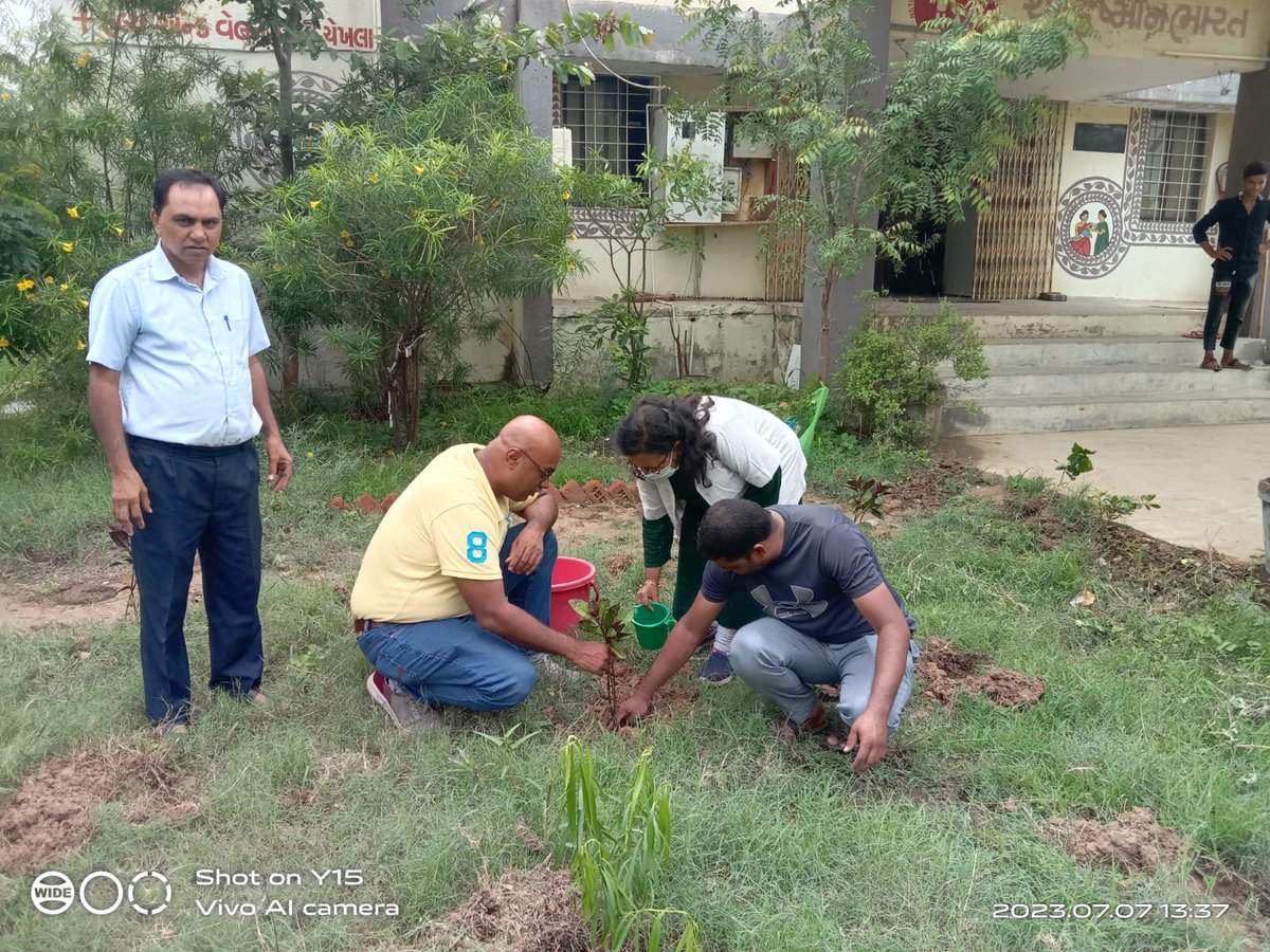 અમદાવાદ જિલ્લામાં #નેશનલ પ્રોગ્રામ ઓફ ક્લાઈમેટ ચેન્જ એન્ડ હ્યુમન હેલ્થ અંતર્ગત વૃક્ષારોપણ અભિયાન હાથ ધરવા માં આવ્યું, જેથી જળવાયું પરિવર્તનમાં ઘટાડો થતાં ગ્લોબલ વોર્મિંગ અને એર પોલ્યુશનમાં ઘટાડો કરી શકાશે.
<a href="/CdhoAhmedabad/">Deputy Director MCH</a> <a href="/drjayesh75/">Dr Jayesh H Solanki</a> <a href="/DrNilamPatel04/">Dr Nilam Patel</a> 
<a href="/dp_amdavad/">DDO AHMEDABAD</a> 
<a href="/CollectorAhd/">Ahmedabad Collector</a>