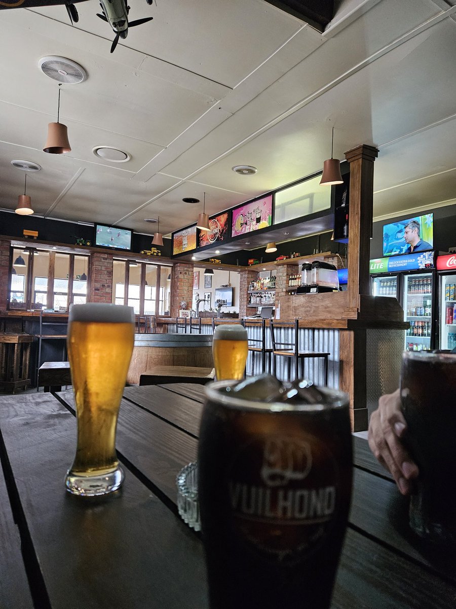 Bring vir my LibBOK 🇿🇦 moeilike dag om 'n brendy te wees!