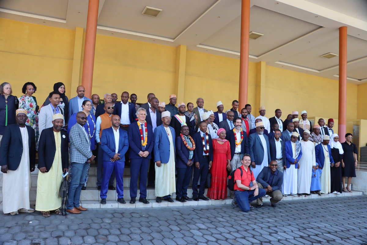 PNUD Comores (@pnud_comores) on Twitter photo Le saviez-vous? "Le volcan Karthala constitue le principal risque qui affecte le pays et peut entrainer des conséquences socio-économiques majeures pour le développement du pays, du fait de sa présence sur la Grande Comore" <a href="/fa7306/">Fabrizio Andreuzzi</a> Représentant Résident Adjoint du PNUD.#HATARI Le saviez-vous? "Le volcan Karthala constitue le principal risque qui affecte le pays et peut entrainer des conséquences socio-économiques majeures pour le développement du pays, du fait de sa présence sur la Grande Comore" <a href="/fa7306/">Fabrizio Andreuzzi</a> Représentant Résident Adjoint du PNUD.#HATARI