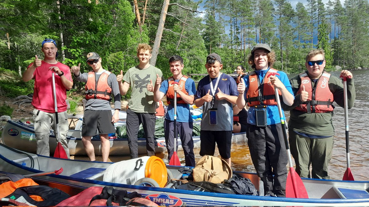 DofEWyedean's tweet photo. The last few strokes of an epic 4 day canoe trip.  The last day was particularly challenging with 6hrs of paddling, 4 portages, headwinds and biting insects!  Superb effort from all involved. @WyedeanSchool https://t.co/g98NRnNgV1