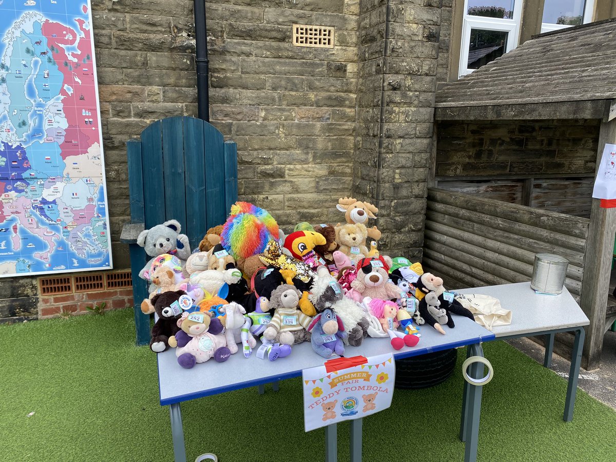 MissHopkinsAVPS's tweet photo. Join us at our Summer Fair today… 12-2pm! Live music and fantastic stalls!! @AbbeyVillagePS https://t.co/ytE5Nes9ZO