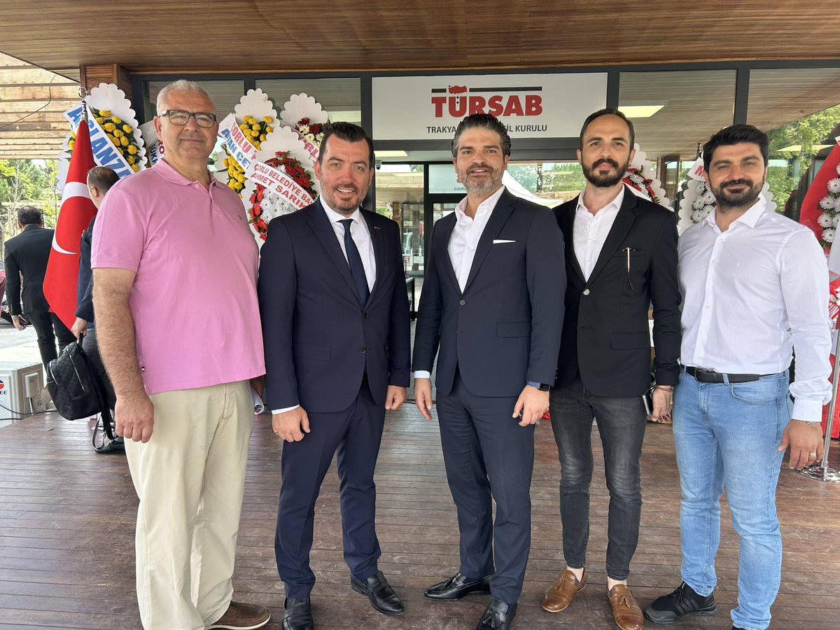 Pe_xvz's tweet photo. TÜRSAB Yönetim Kurulu Başkanı Firuz Bağlıkaya’nın da katılımıyla Türkiye Seyahat Acentaları Birliği(TÜRSAB) Edirne İrtibat Merkezi’nin açılışına katıldık.

Selimiye Meydanı’nda hizmete sunulan merkezimiz için emeği geçenlere teşekkür ederiz. @recepgurkan @fbaglikaya @gmnaydin https://t.co/lA9FAVLGqk