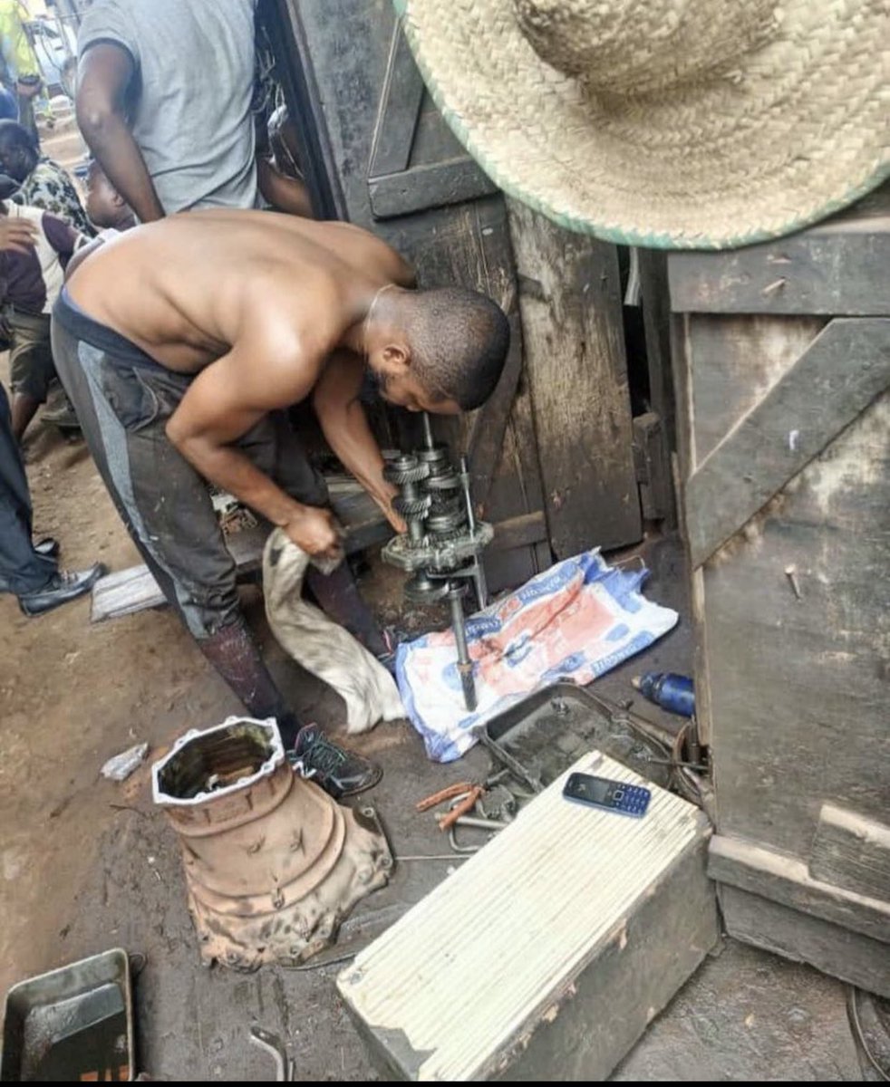 kalgo_idris's tweet image. Elllu ppp Obi, Obi nwannem Obi kererenke… Obi no give am shishi, @AishaYesufu collect una money carry her husband go flex in UK. Una see una life, labour in pain