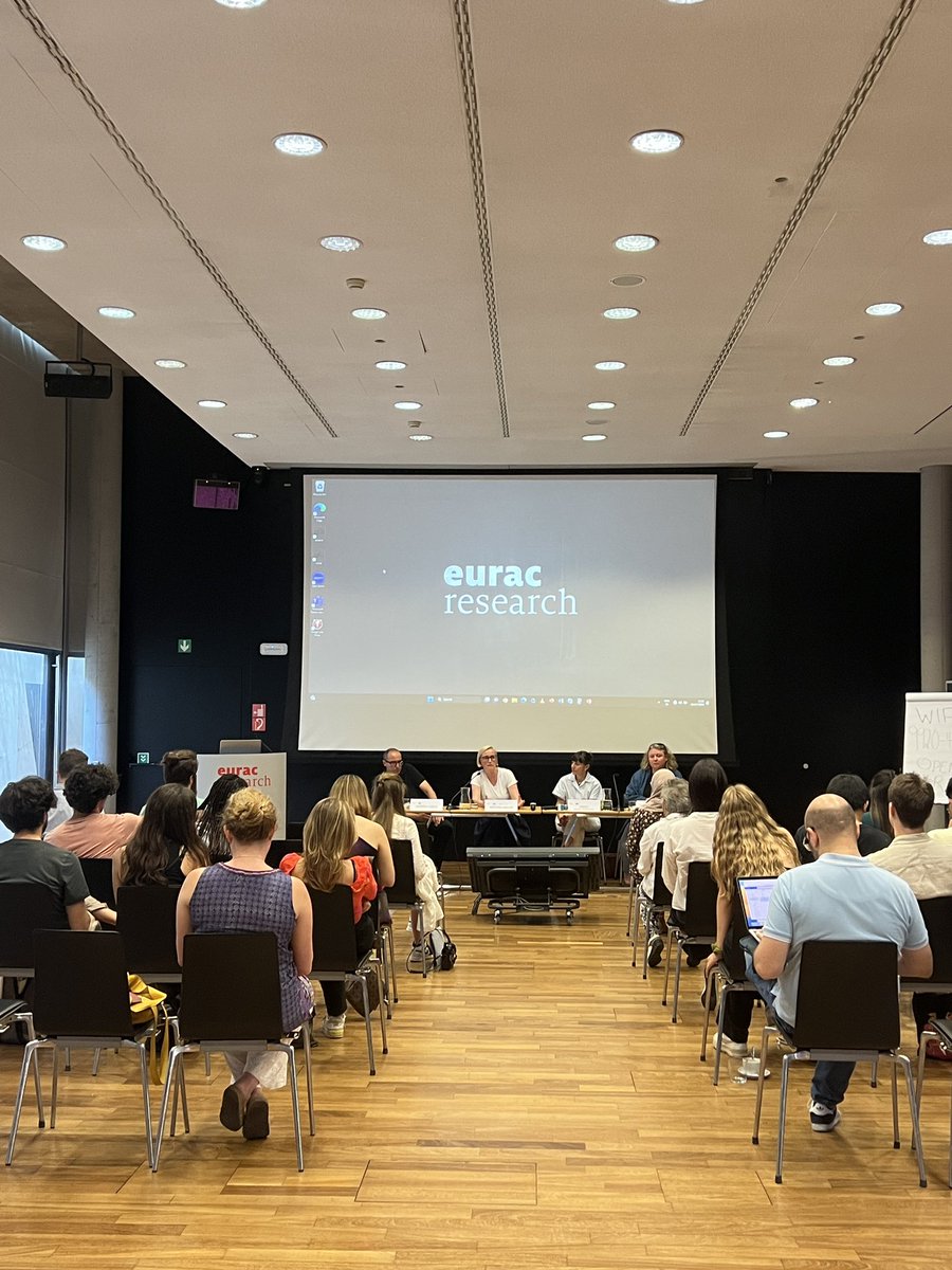 Wrapping up our week-long summer school with a roundtable on minority rights in conflict settings and the Ukrainian war between desecuritization and deradicalization hosted by <a href="/EuracMinorities/">Minority Rights - Eurac Research</a>.
