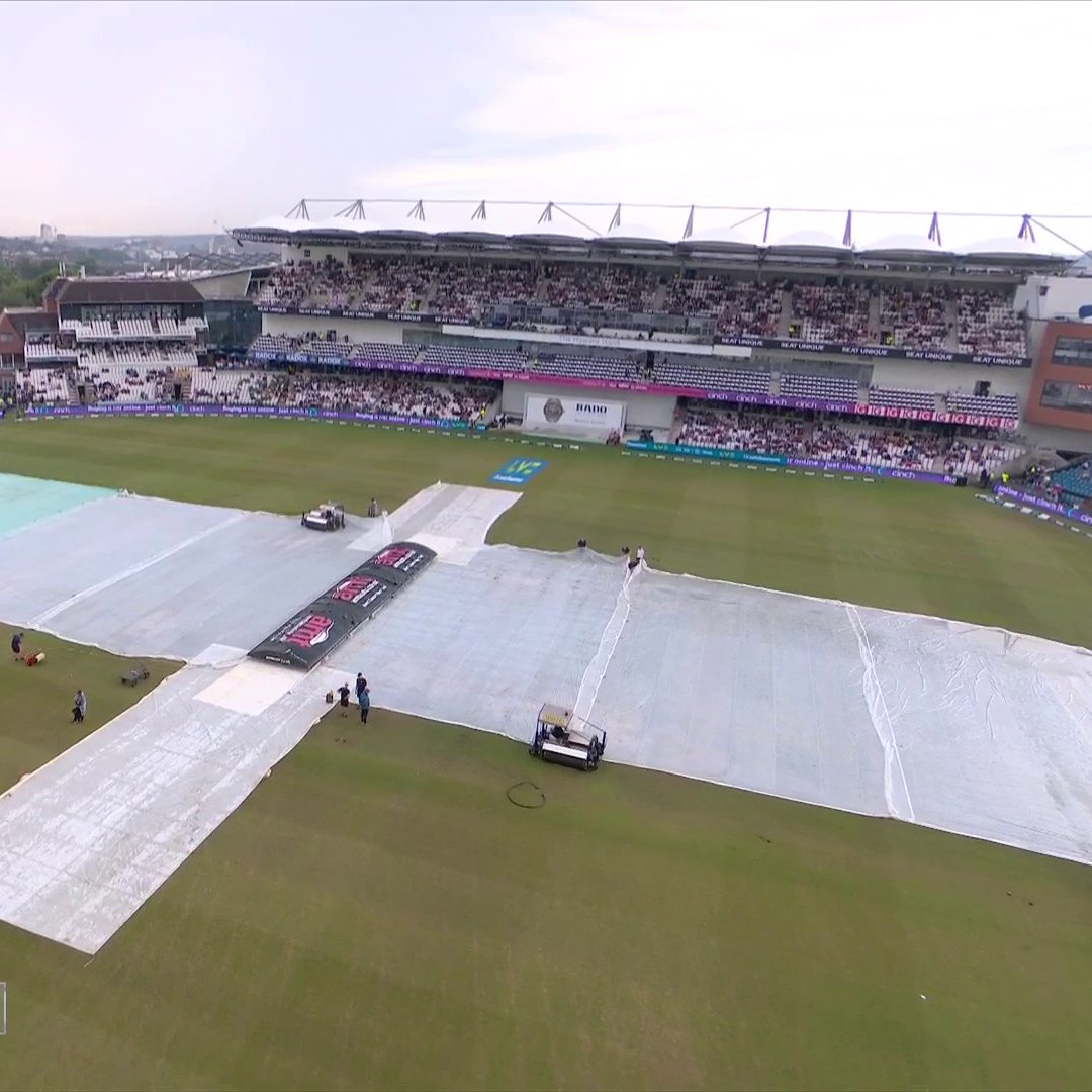 ☔ RAIN UPDATE ☔

Ground staff will require around 90 minutes to prepare the pitch ⏰

Players will have an early lunch at 12:30pm 🥪

Hopefully the rain stays away 🤞