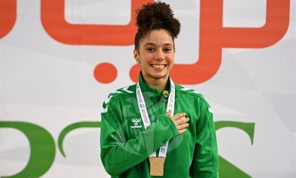 APS_Algerie's tweet photo. #Jeux_sportifs_arabes2023 /#Natation 🏊♀️ (3e j): médaille d’or 🥇 pour l'Algérienne #Imene _Zitouni sur 200 m dos
🔗https://t.co/Kjr6u2bJAS https://t.co/6wscvURIvw