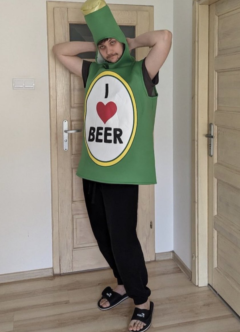 Crims0nSpirit's tweet photo. 6.Ubiór - na każdej uczelni obowiązuje taki mundurek: https://t.co/aE1maajVsH