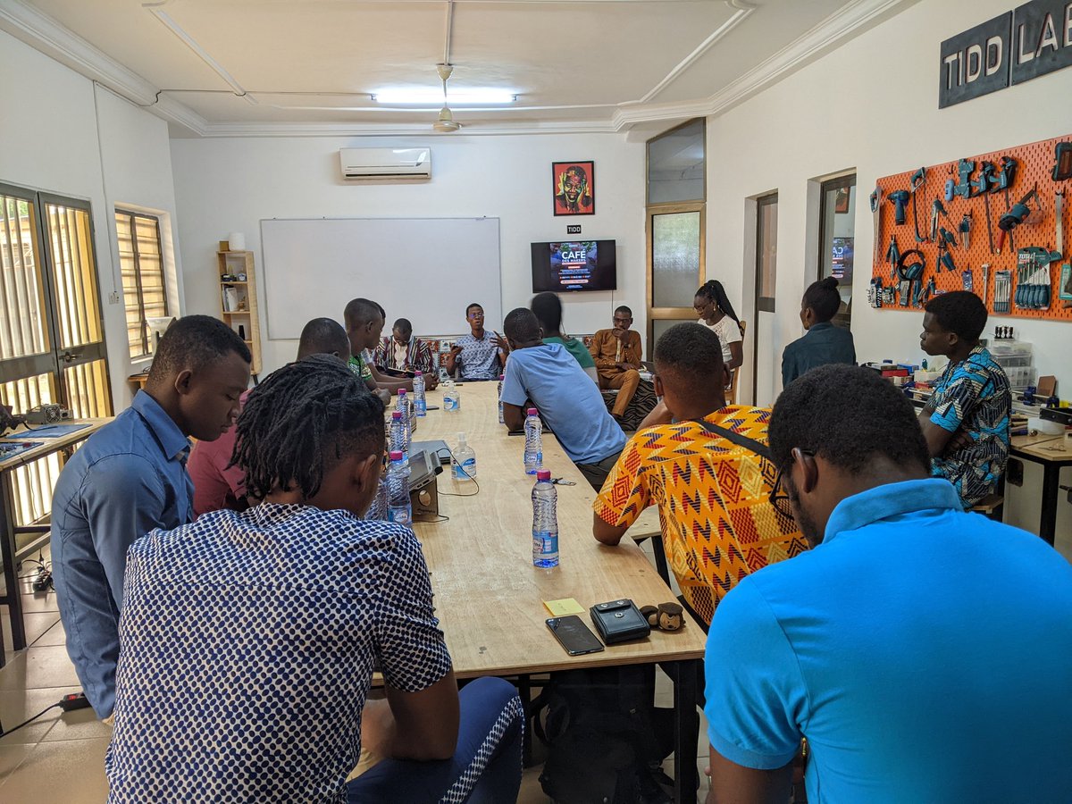 tiddafrica's tweet photo. Café Des Makers : Nous y sommes !
"Faire de nos langues locales un puissant outil d'inclusion"
#Numérique #langueslocales #idemiafrica #fablelab #tgtwittos https://t.co/uQDRb5FKKe