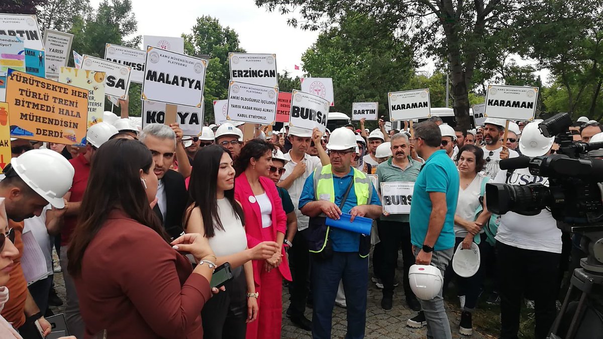 hakankaa82's tweet photo. Kamu Mühendisleri, Mimarları, Şehir Plancıları ve Emeklileri Anıtpark’ta  buluştular 💪❤️🇹🇷👷‍♀️👷🏼‍♂️

Mühendislik mesleğinin itibarı için alanlardayız…

@kaMUhendisleri @Kamuhder 
#KamuMuhendisleriBuluşuyor https://t.co/hus2QBm5Bu