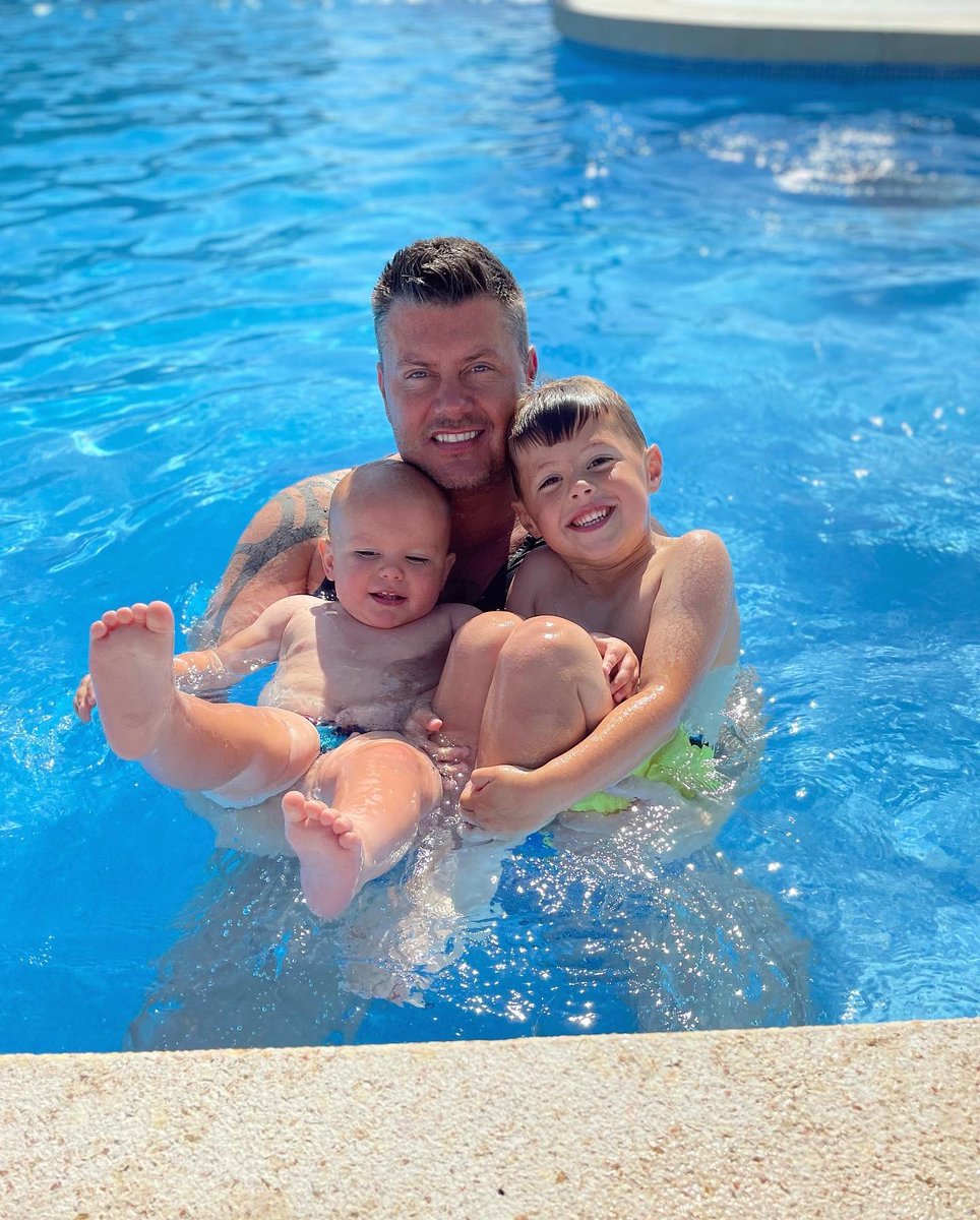 katiegreenlife's tweet photo. This getaway with my little team couldn’t have come at a better time…☀️🌴🇪🇸 https://t.co/gMOCYGaeMv