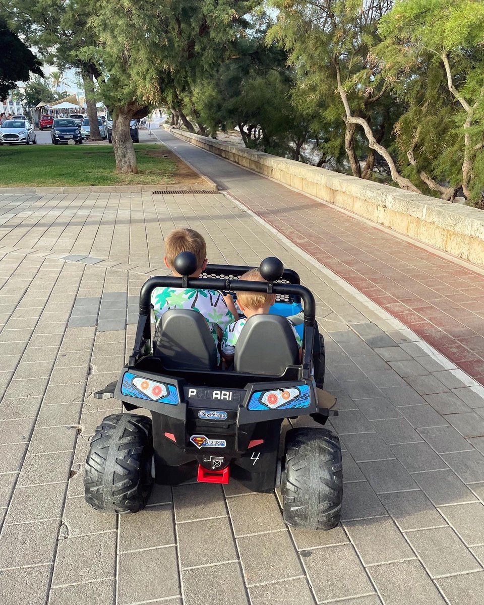 katiegreenlife's tweet photo. This getaway with my little team couldn’t have come at a better time…☀️🌴🇪🇸 https://t.co/gMOCYGaeMv