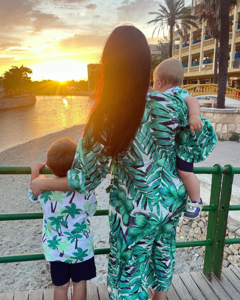 katiegreenlife's tweet photo. This getaway with my little team couldn’t have come at a better time…☀️🌴🇪🇸 https://t.co/gMOCYGaeMv