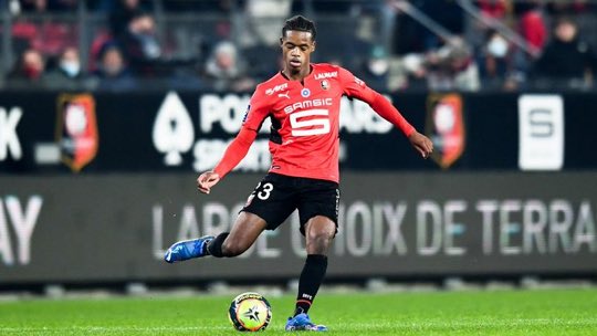 LocDez35's tweet photo. Saison passée, moyen au début, il finit par mettre tout le monde d’accord…Avant de vivre une fin de saison compliquée (pubalgie + épaule).

Cette saison, il reprend la compétition en janvier avec des mauvaises perf avant de très bien finir.

Il aura toute une prépa 

#EtSi ? https://t.co/xAUFqNC0sr