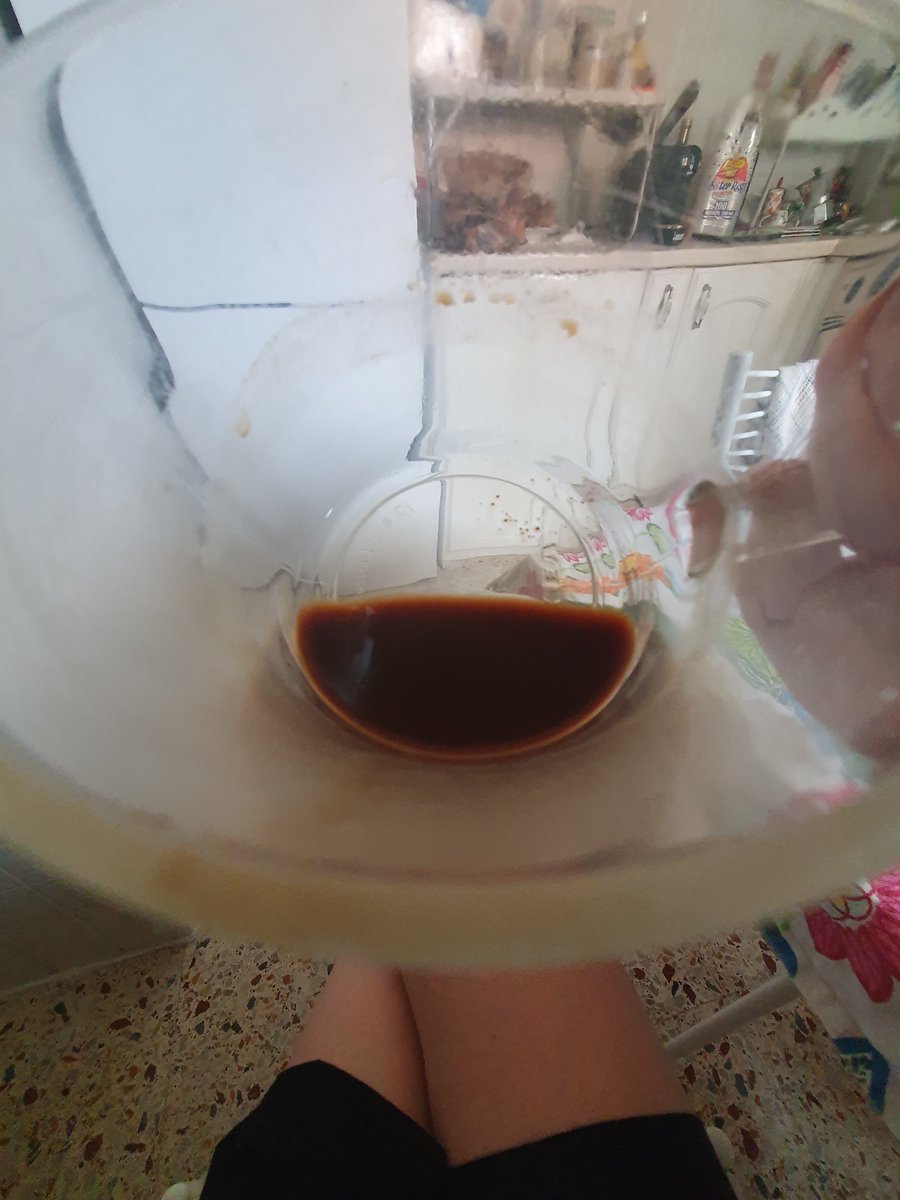 #FranciPOV: bevi l'ultimo sorso-fondazza del caffè ed emetti un acre verso gutturale