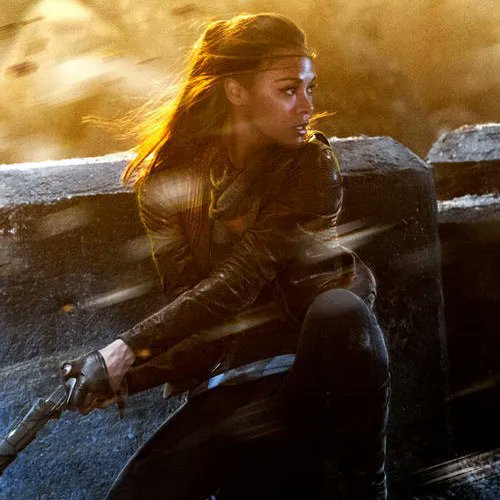 AvP2015's tweet photo. #StarTrekIntoDarkness tonight on E4 #StarTrek #ZoeSaldana #AliceEve https://t.co/I9QIc6UIGQ