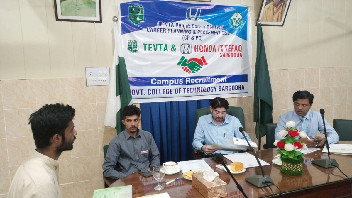 PTEVTACareers's tweet photo. 🧑‍🎓𝐅𝐮𝐭𝐮𝐫𝐞 𝐬𝐭𝐚𝐫𝐭𝐬 𝐡𝐞𝐫𝐞✅
@punjab_tevta careers Division organized an exciting 𝐂𝐚𝐦𝐩𝐮𝐬 𝐑𝐞𝐜𝐫𝐮𝐢𝐭𝐦𝐞𝐧𝐭 𝐃𝐫𝐢𝐯𝐞 at GCT Sargodha in collaboration with 𝐇𝐎𝐍𝐃𝐀 𝐈𝐓𝐓𝐄𝐅𝐀𝐐 𝐏𝐕𝐓 𝐋𝐓𝐃. Company HR interviewed the candidates. https://t.co/wOLzu3kG5Y