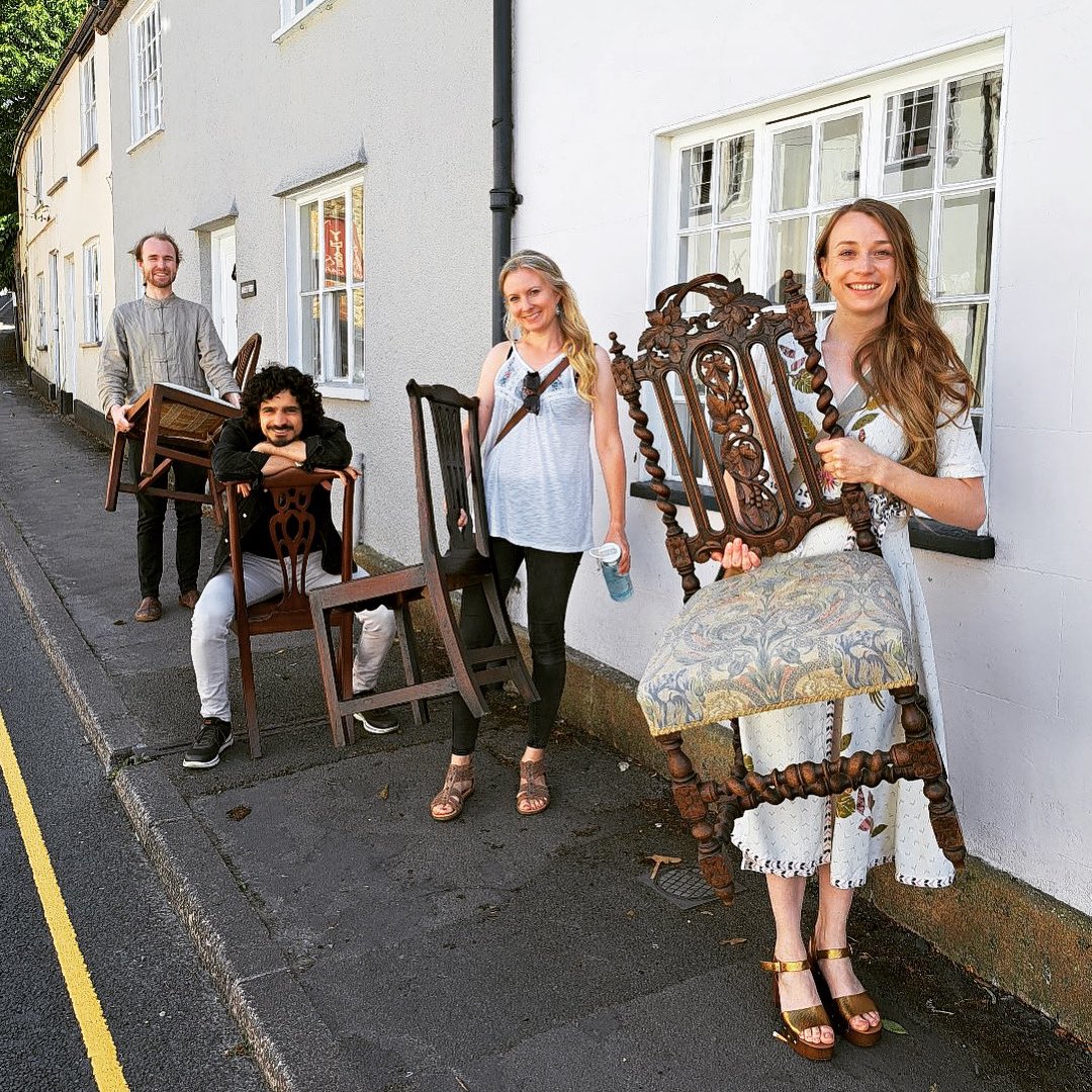 When an antique shop loans you chairs for your concert! Fun performances at <a href="/BridportArts/">Bridport Arts Centre</a> and <a href="/IlminsterArts/">Ilminster Arts Centre</a> yesterday. Next stop Crekwerne Dance House tonight, 7.30pm #earlymusic #renaissance #longlivefairoriana #classicalmusic #lute #viol