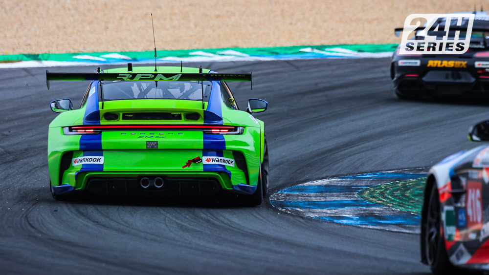 24HSERIES's tweet photo. #24HSERIES | Pass for position on-track as #RPMRacing (907) - yesterday's 6H Qualifying Race class winner - moves ahead of #HRTPerformance (967) for the lead in 992-Am.

Up ahead, #RedAntRacing (903) continues to lead 992 overall. 

#12HESTORIL #Porsche https://t.co/RfhIGj0Cw7