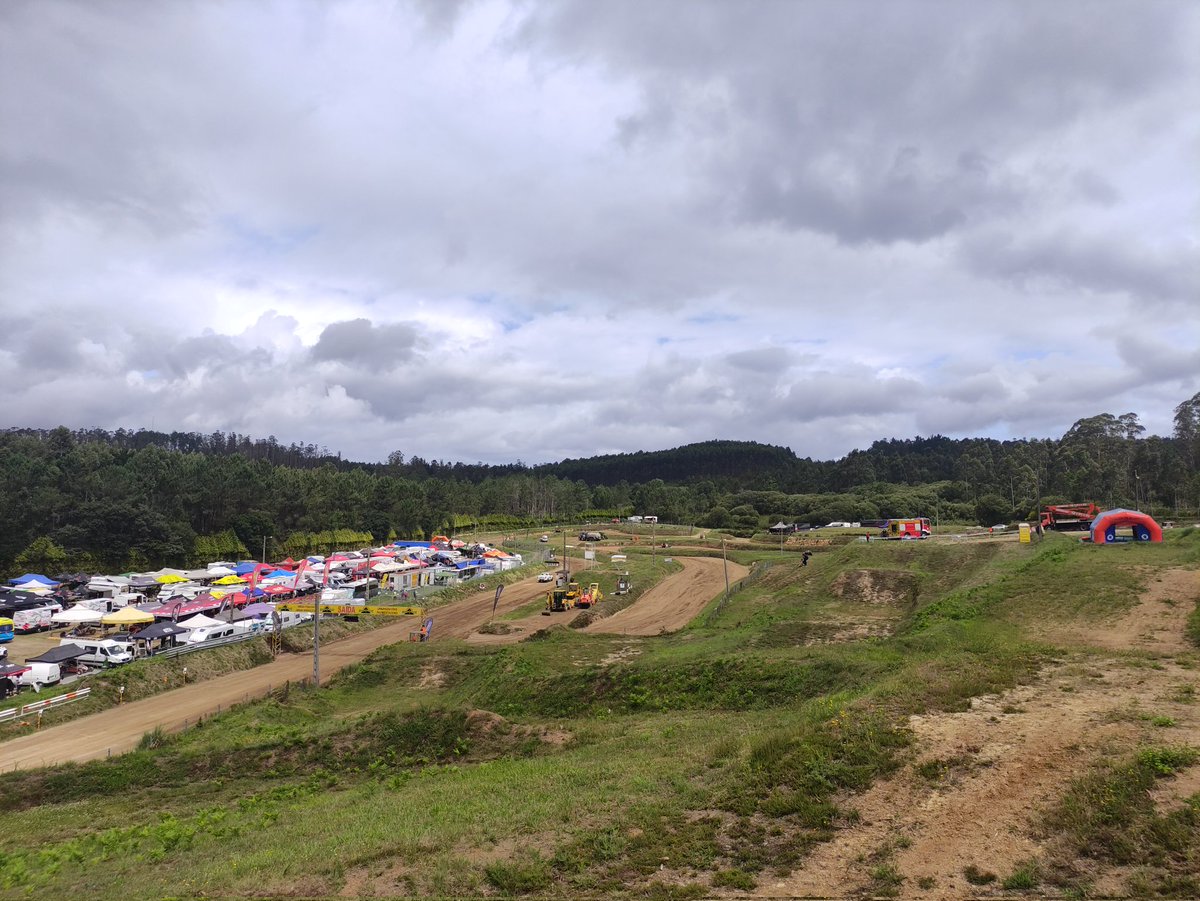 Espectacular el Circuito Municipal de Carballo. Todo listo para arrancar la tercera cita de la temporada del <a href="/CEAX_RFEdA/">Campeonato España Autocross</a> con los amigos de <a href="/Mais_Motor/">Mais Motor</a>. #CEAX #AX #Autocross