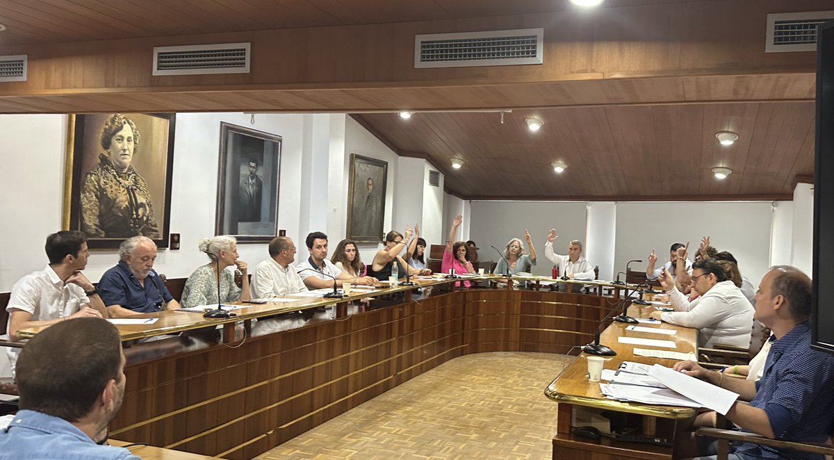 novesinca's tweet photo. Els @SocialistesInca i @MESperInca aproven al primer Plenari d’@incaciutat una pujada de sous equivalent a dues pagues extraordinàries pels 7 regidors amb dedicació exclusiva🥀

Deixen clar quins són els seus interessos, que no són els dels inquers. https://t.co/ubO6fJAz68