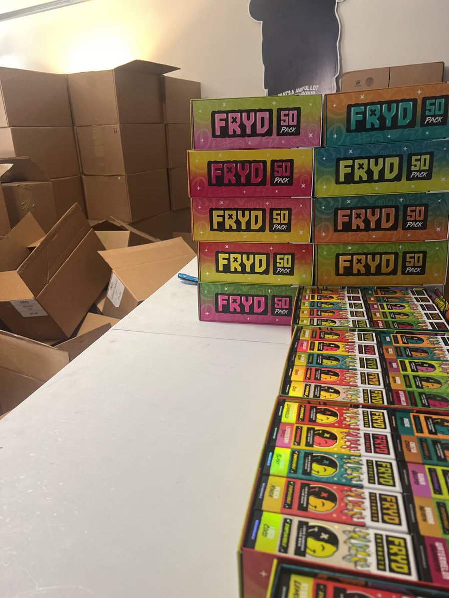 fryd_ca's tweet photo. #fryd #frydextracts #frydliquiddiamonds #frydliveresin #vapelife #frydcarts #fryddisposables weekend deals going crazy!!!! 🤪 https://t.co/j3u87pDKo6