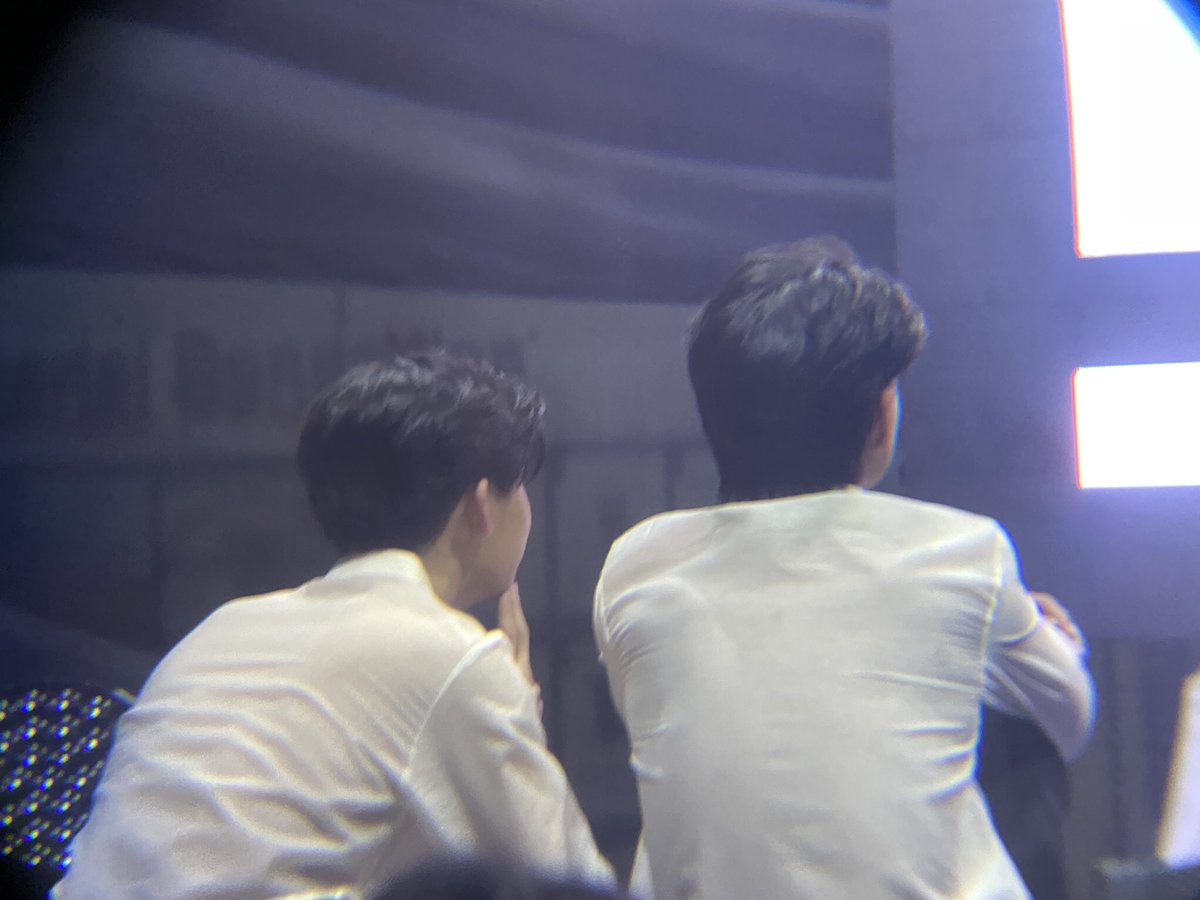 kmusify's tweet photo. 20230708 #LACON2023

The boys are sat on stage wearing Barongs watching the fan video prepared by the Filipino Hit Bite Love fans

 #Tae #Vic #Jurkung #Newyear #AlanBigboss #Goove  #HitBiteLoveinMNL2023 @wishusluckent #LACON https://t.co/hHUxv2HWmb