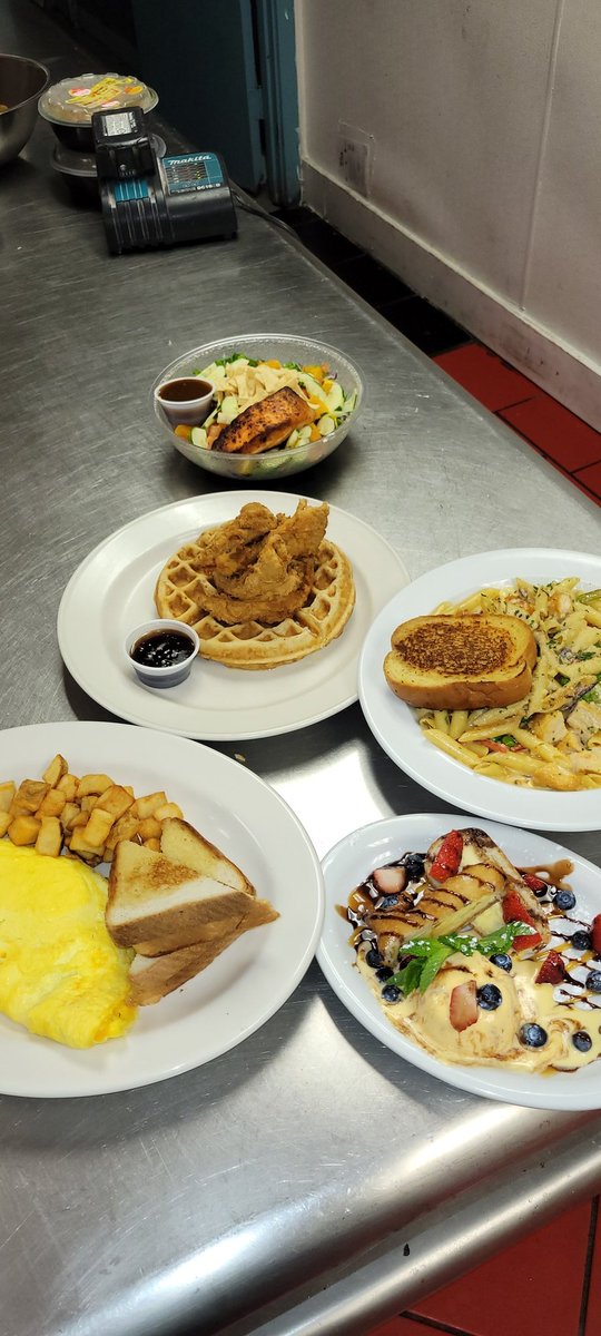 malcolmyoung19's tweet image. Was doing some work at local restaurant #tastyhousecorp chef hooked us up for lunch #chesterswag #exit6