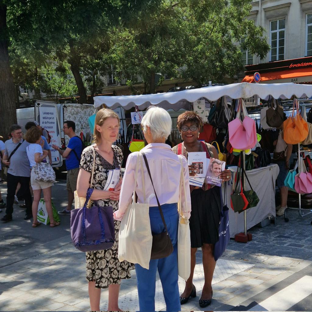 À la rencontre des habitants du 14ème sur le marché Edgar Quinet ce matin avec notre députée @maudgatel. 🌞
#Ensemble #Circo7511 #Paris14 #Paris6