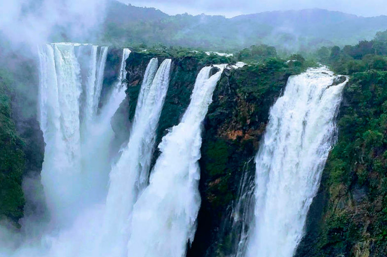 #karnataka #mesmerizing 
#explorekarnataka #beautiful 
#travelkarnataka
#jogfalls ❤💚😍