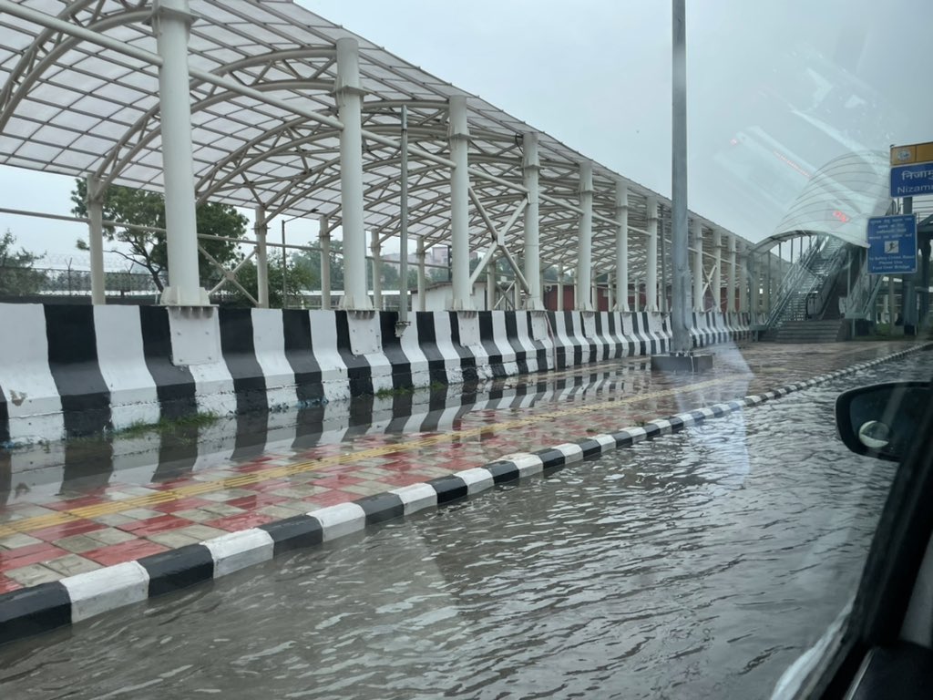 All underpasses in the city are shut as they are completely flooded .these were only recently made why oh why are we designing our cities the wrong way ? #DelhiRain #designgonewrong