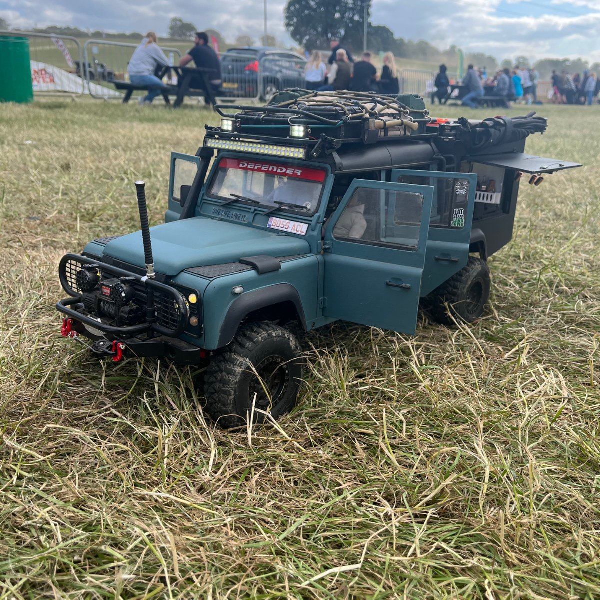LRMonthly's tweet image. How cool is this? Intricately detailed 1:10-scale Defender 130 complete with tons of accessories including a mini copy of LRM! Show off your R/C builds by commenting or tagging #scale #radiocontrolled #defender130 #defender #scaleoffroad #littlelandrovers #lrm #landrovermonthly